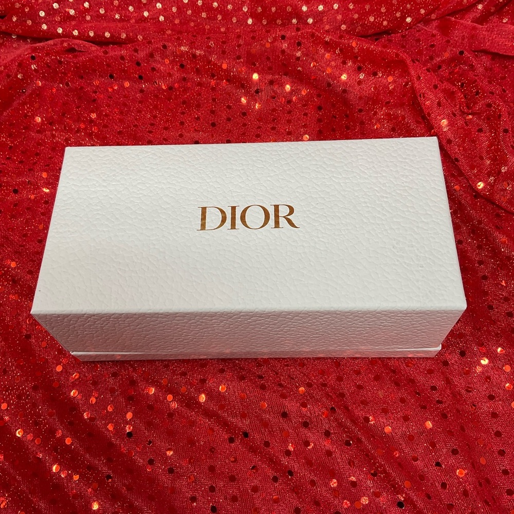 Christian Dior - Picture 5 of 5